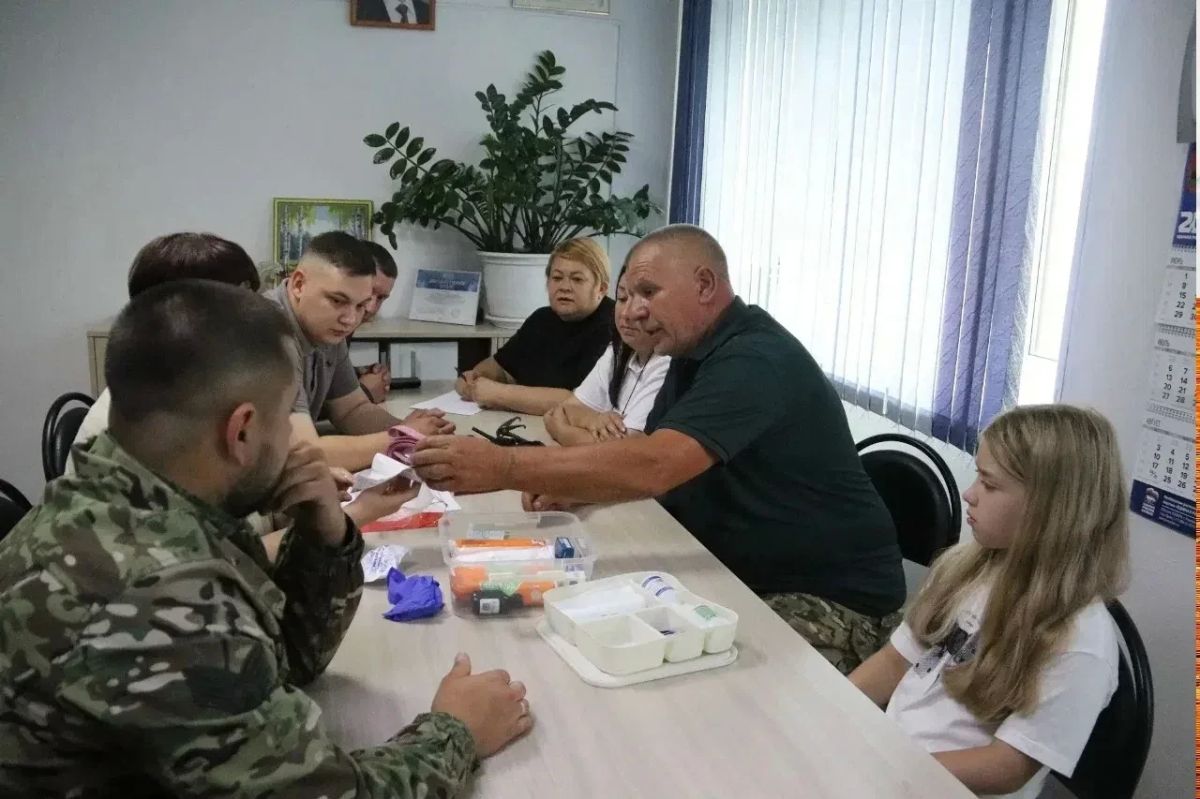 Илья Середюк: На прошлой неделе во время прямого эфира поручил главам территорий проверить готовность укрытий и обеспечить общественные места аптечками Илья Середюк: На прошлой неделе во время прямого эфира поручил главам территорий проверить готовность укрытий и обеспечить общественные места аптечками