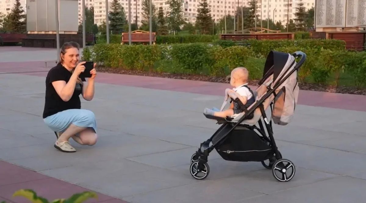 Большой выбор совершенно новых вещей: многодетная семья кемеровчан Кабадеевых воспользовалась услугами пункта проката для новорождённых Большой выбор совершенно новых вещей: многодетная семья кемеровчан Кабадеевых воспользовалась услугами пункта проката для новорождённых