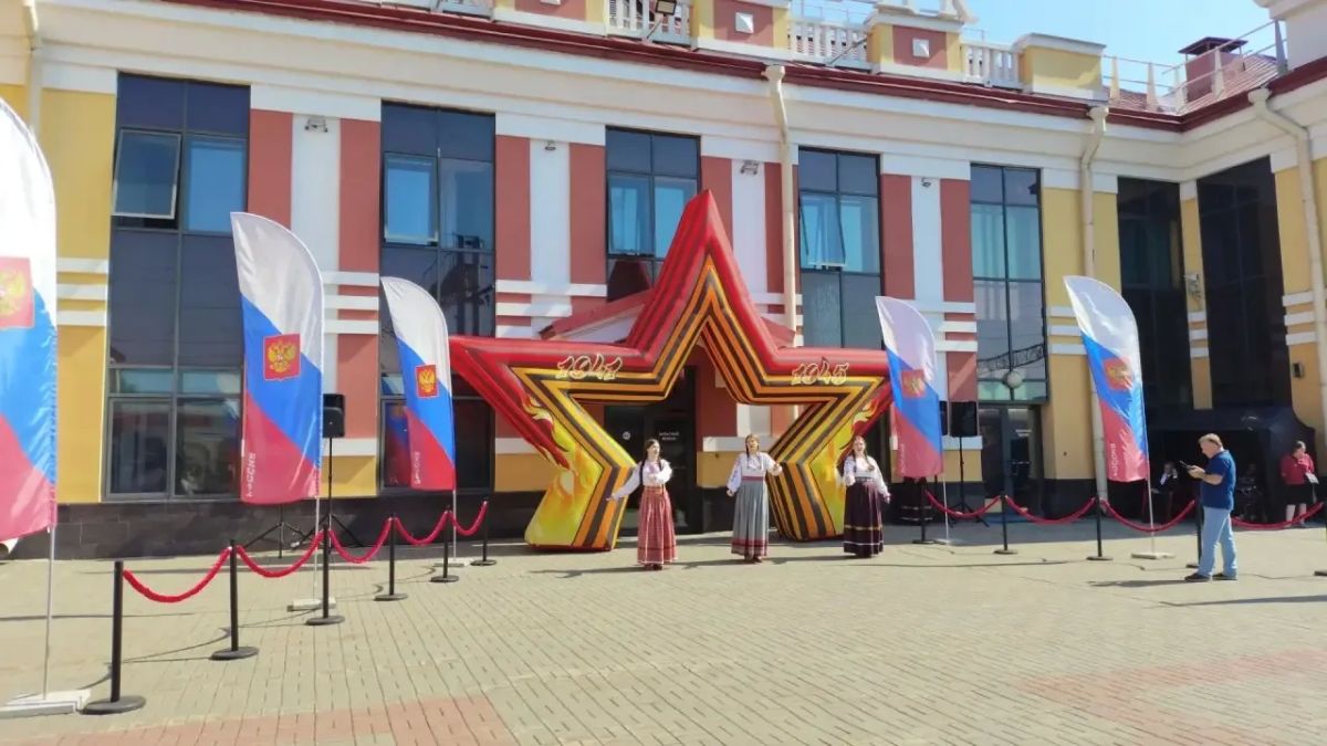 «Поезд Победы» прибыл на железнодорожную станцию Новокузнецк «Поезд Победы» прибыл на железнодорожную станцию Новокузнецк