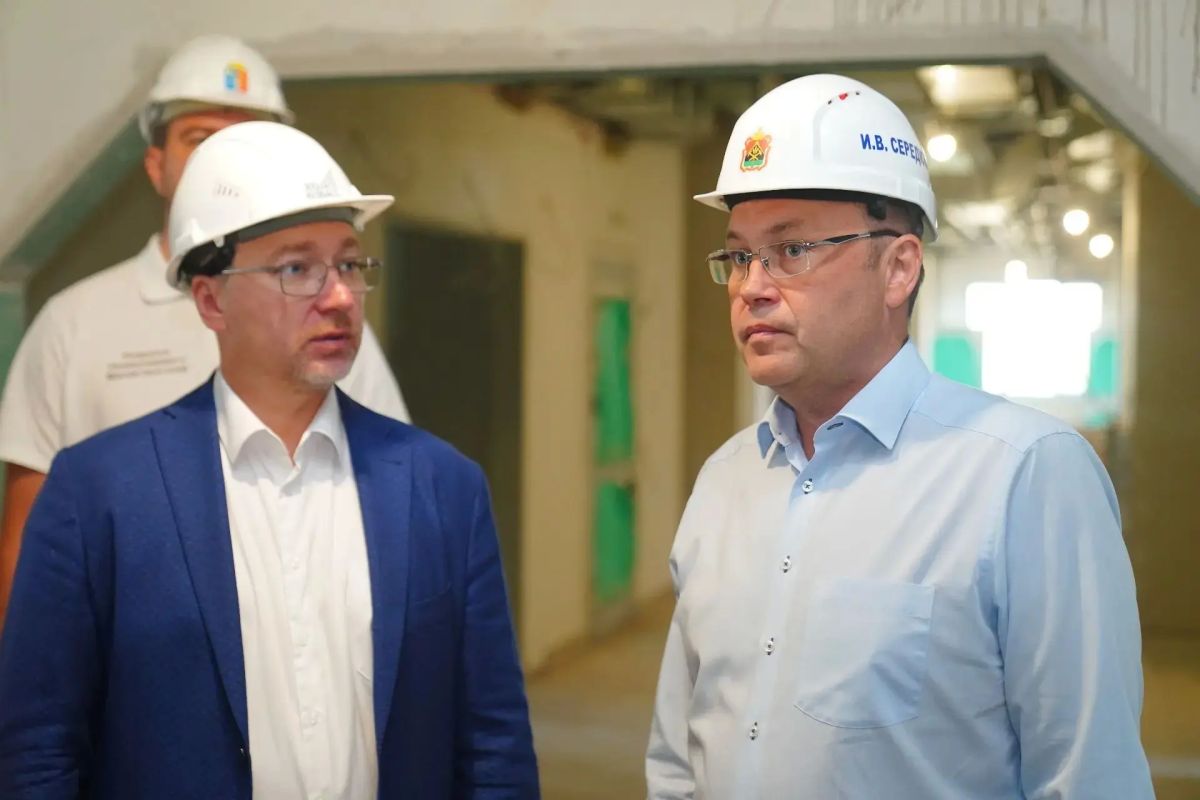 Губернатор Илья Середюк проверил ход строительства поликлиники в Киселевске Губернатор Илья Середюк проверил ход строительства поликлиники в Киселевске