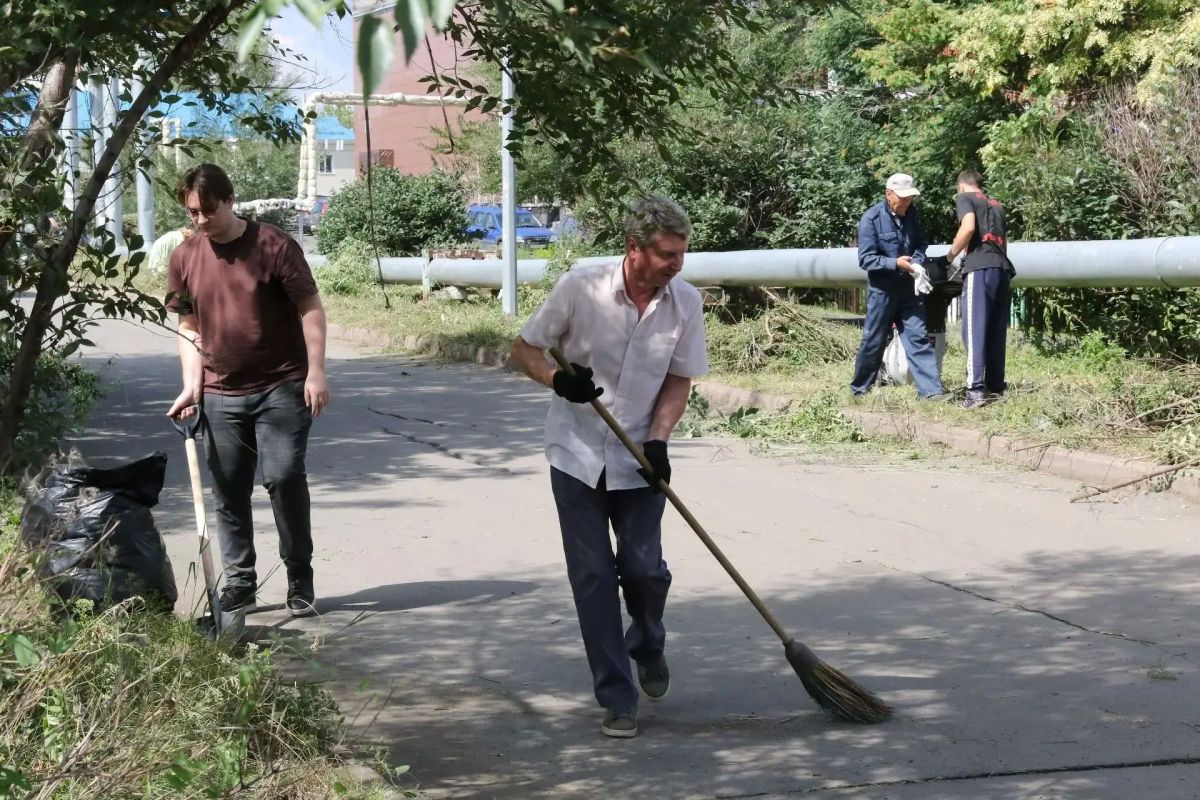 В историческом квартале Соцгород в Кемерове провели масштабный субботник В историческом квартале Соцгород в Кемерове провели масштабный субботник