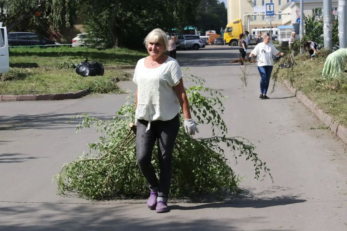 В историческом квартале Соцгород в Кемерове провели масштабный субботник В историческом квартале Соцгород в Кемерове провели масштабный субботник