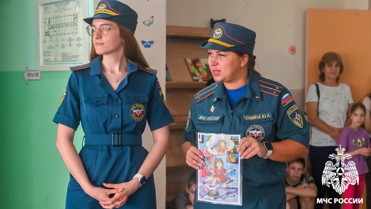 Когда безопасность превращается в праздник: сотрудники МЧС России встретились с детьми Когда безопасность превращается в праздник: сотрудники МЧС России встретились с детьми