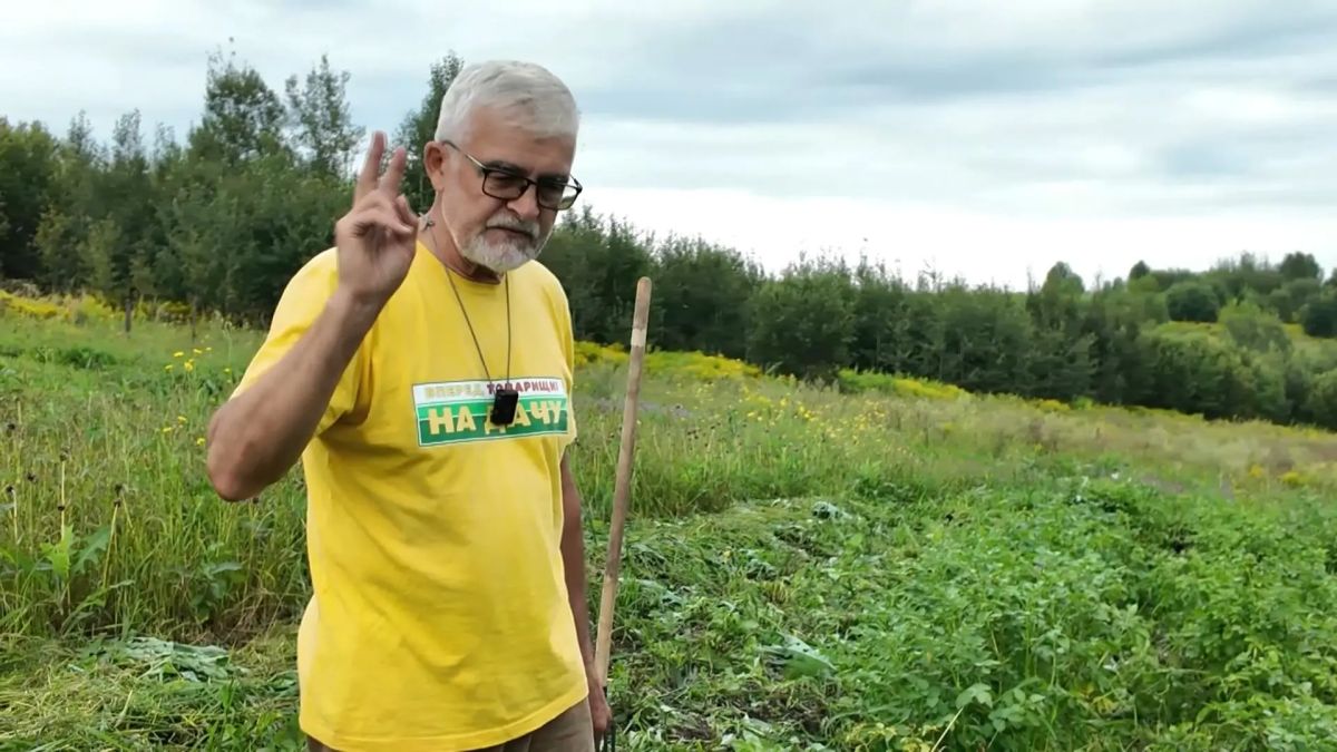 В новом выпуске программы «Вперёд, товарищи! На дачу!» большой картофельный обзор: ведущий Анатолий Степнов оценит десять сортов сибирской и уральской селекции В новом выпуске программы «Вперёд, товарищи! На дачу!» большой картофельный обзор: ведущий Анатолий Степнов оценит десять сортов сибирской и уральской селекции