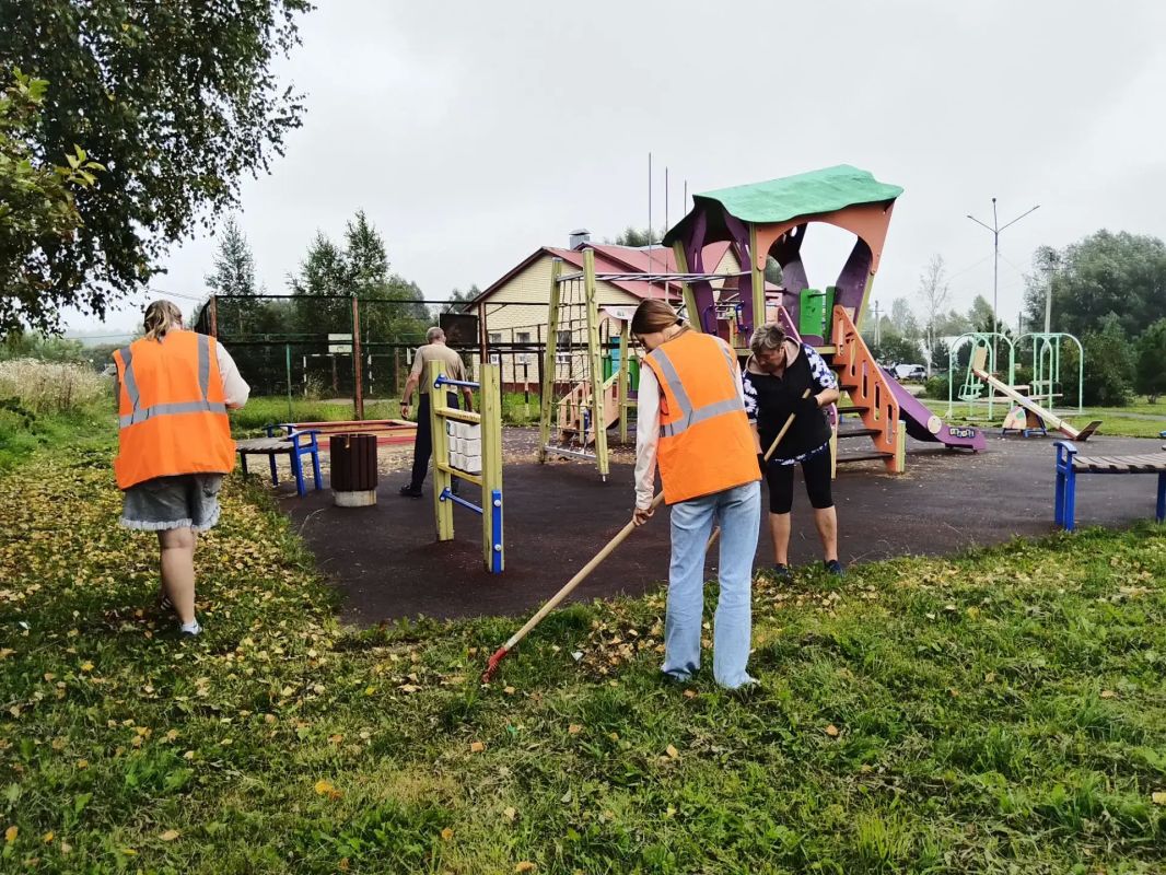 В поселке Петровском провели субботник на одной из центральных улиц — Каракумской В поселке Петровском провели субботник на одной из центральных улиц — Каракумской