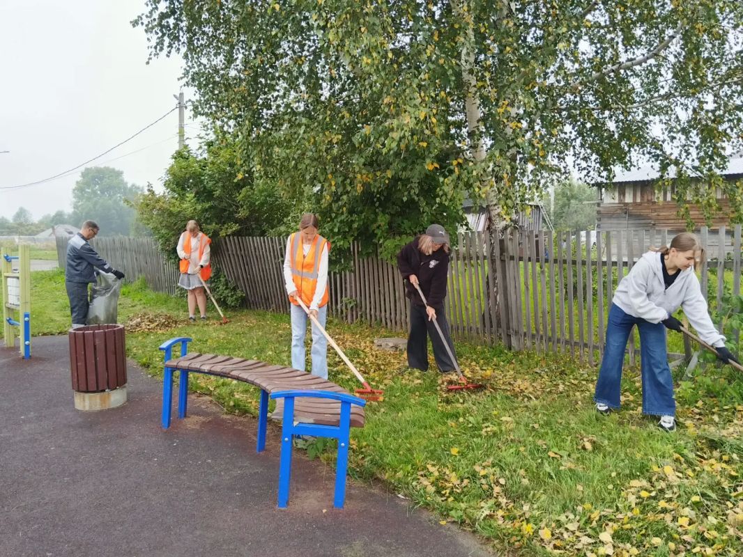 В поселке Петровском провели субботник на одной из центральных улиц — Каракумской В поселке Петровском провели субботник на одной из центральных улиц — Каракумской