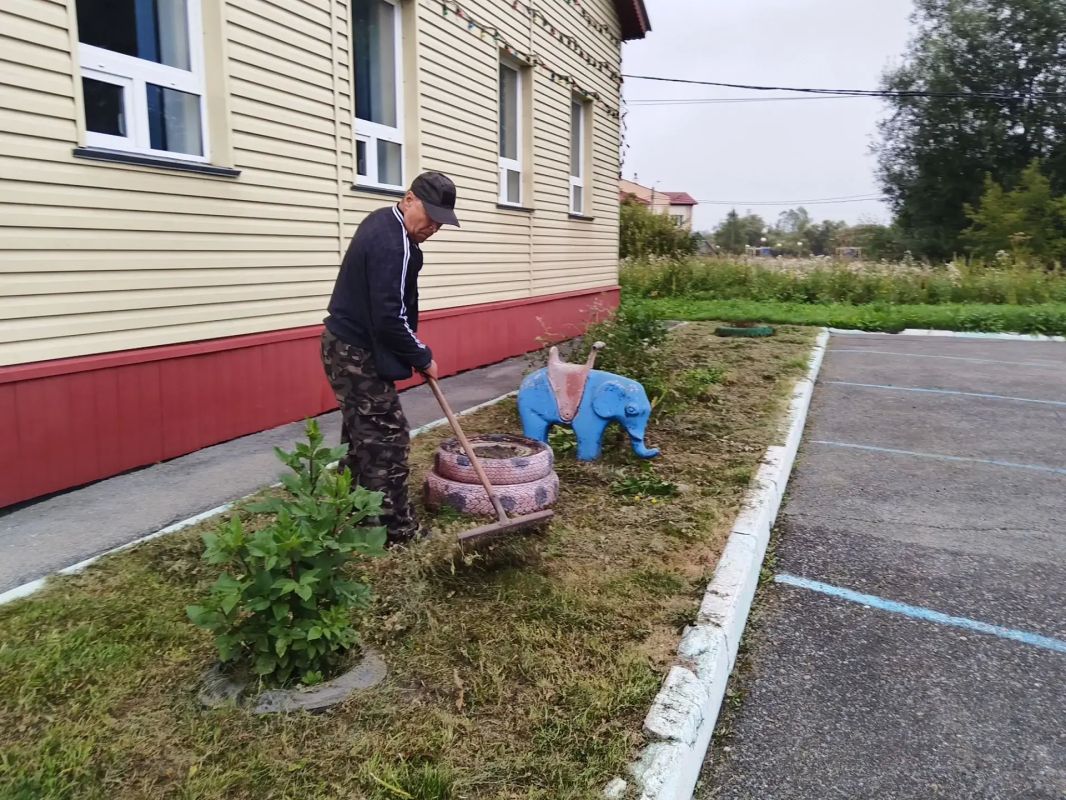 В поселке Петровском провели субботник на одной из центральных улиц — Каракумской В поселке Петровском провели субботник на одной из центральных улиц — Каракумской