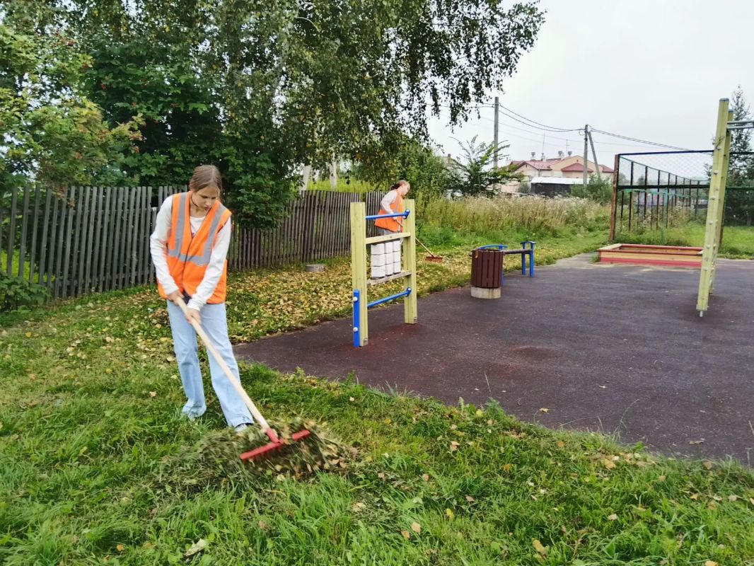 В поселке Петровском провели субботник на одной из центральных улиц — Каракумской В поселке Петровском провели субботник на одной из центральных улиц — Каракумской