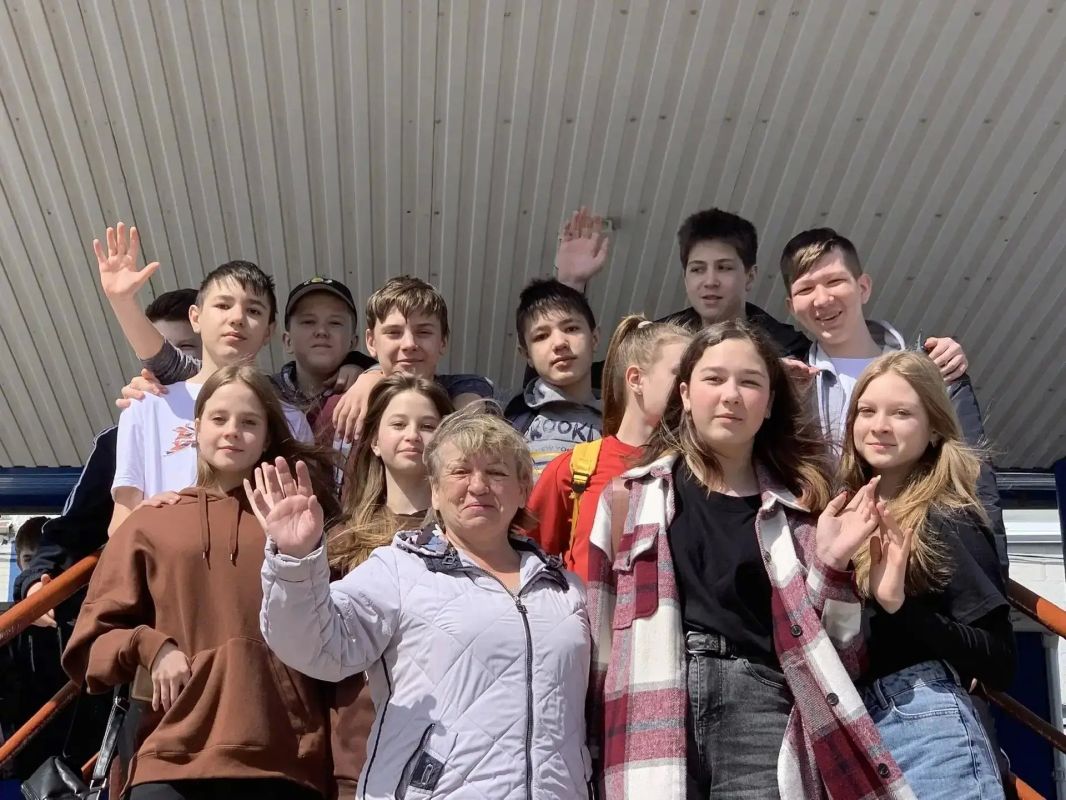 Сегодня в рубрике #НашиПедагоги расскажем про Дарью Яновскую и Людмилу Усову, учителей физической культуры из Киселёвска Сегодня в рубрике #НашиПедагоги расскажем про Дарью Яновскую и Людмилу Усову, учителей физической культуры из Киселёвска