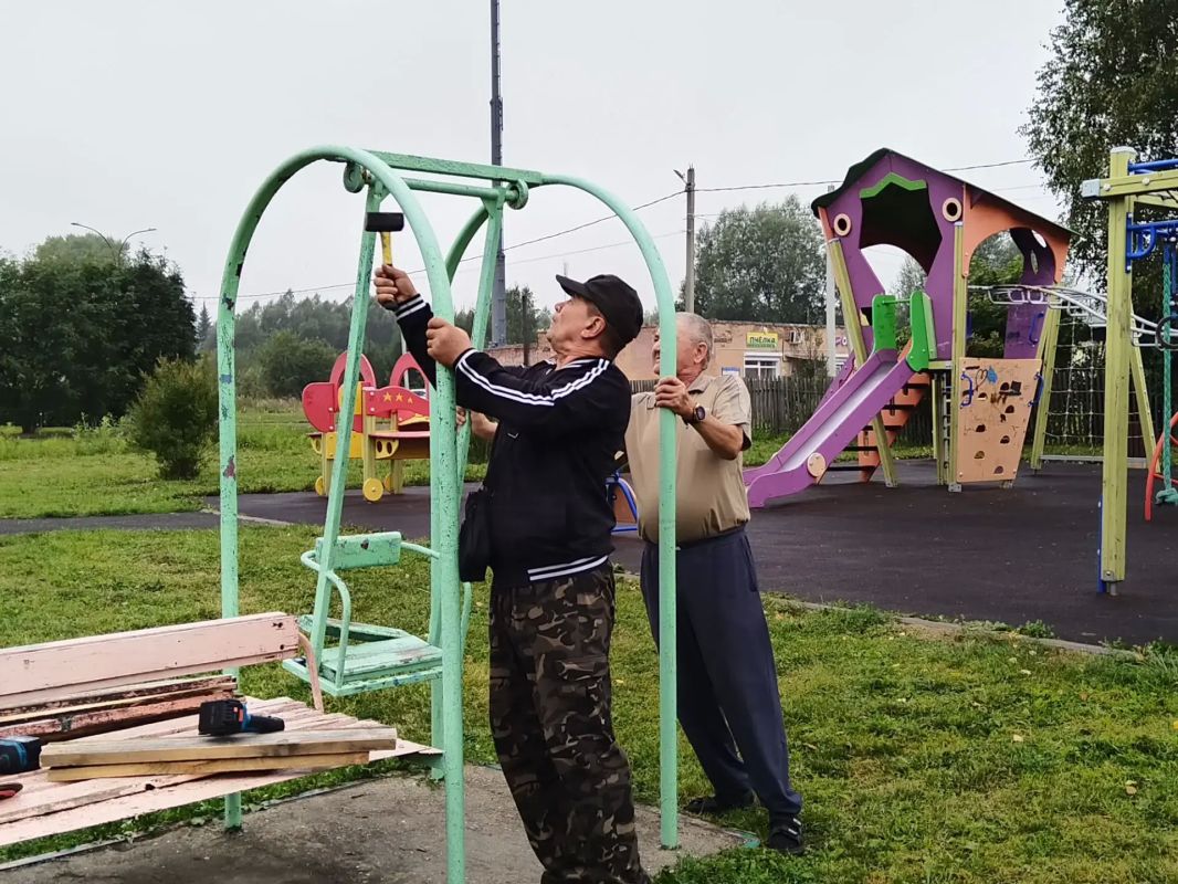В поселке Петровском провели субботник на одной из центральных улиц — Каракумской В поселке Петровском провели субботник на одной из центральных улиц — Каракумской