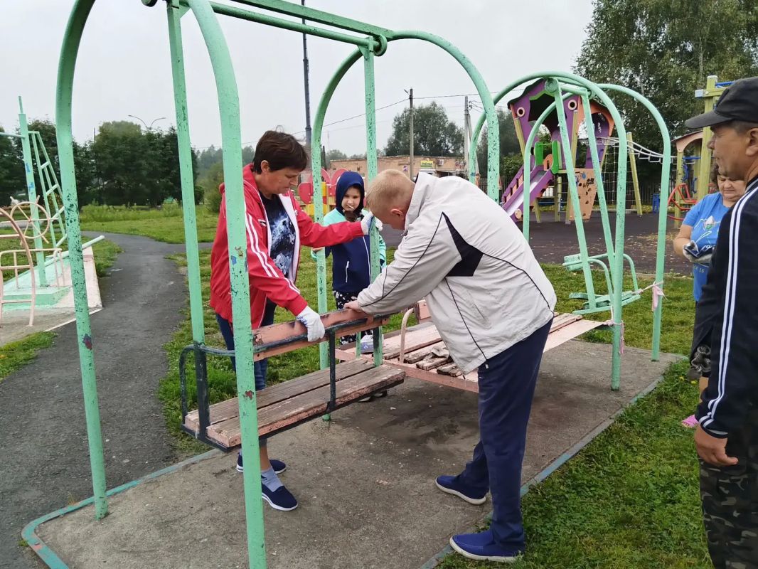 В поселке Петровском провели субботник на одной из центральных улиц — Каракумской В поселке Петровском провели субботник на одной из центральных улиц — Каракумской