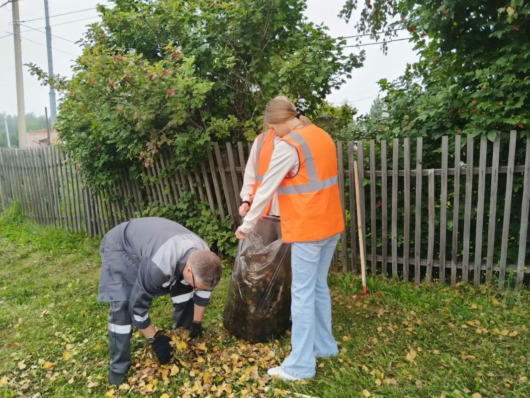 В поселке Петровском провели субботник на одной из центральных улиц — Каракумской В поселке Петровском провели субботник на одной из центральных улиц — Каракумской