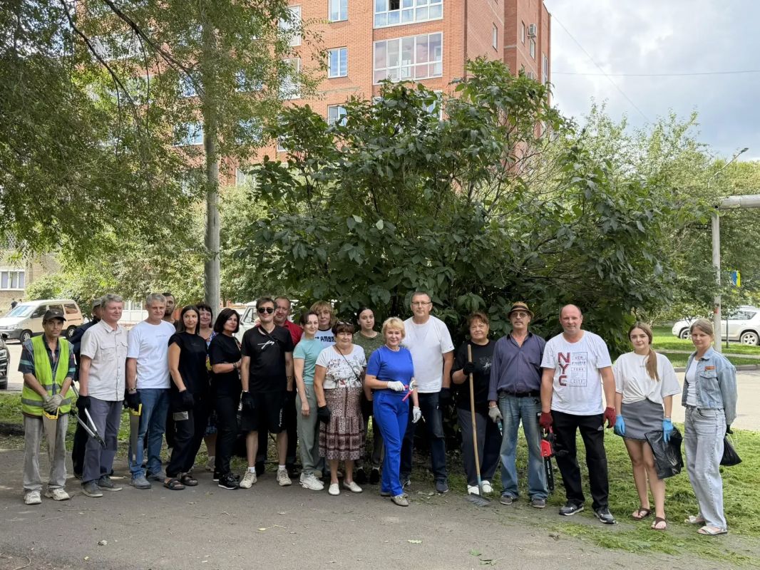 В Центральном районе для наведения порядка объединились общественники, депутаты, сотрудники коммунальных служб, студенты В Центральном районе для наведения порядка объединились общественники, депутаты, сотрудники коммунальных служб, студенты