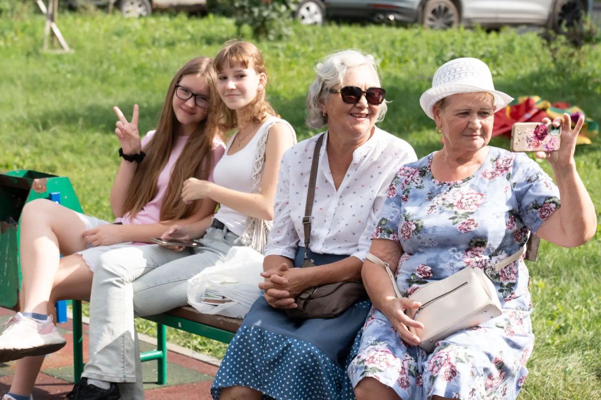 Жители Заводского района города отметили День двора Жители Заводского района города отметили День двора