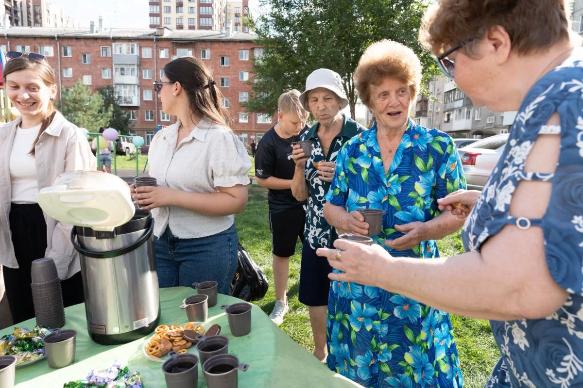 Жители Заводского района города отметили День двора Жители Заводского района города отметили День двора