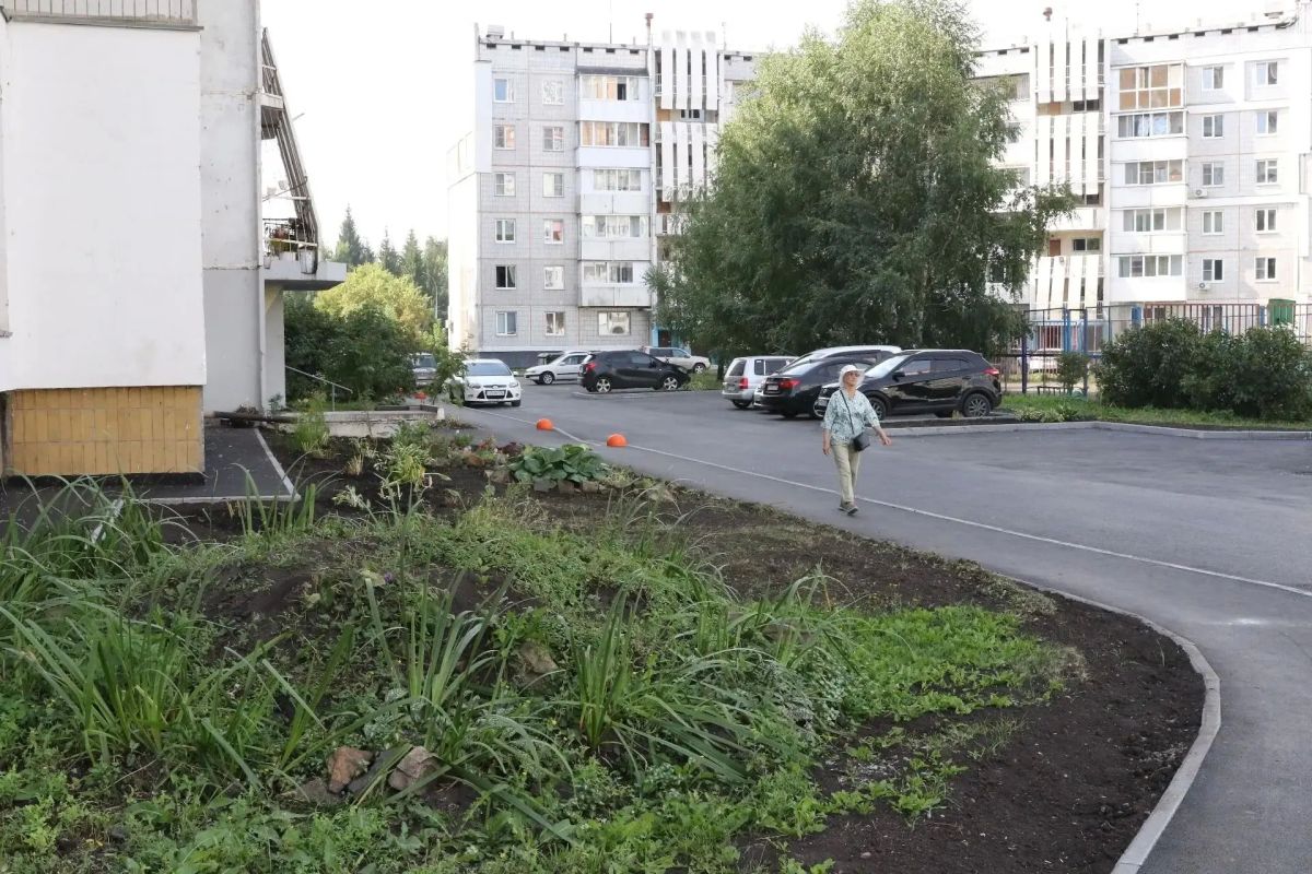 В Кемерове завершается второй этап благоустройства двора на Ленинградском проспекте В Кемерове завершается второй этап благоустройства двора на Ленинградском проспекте