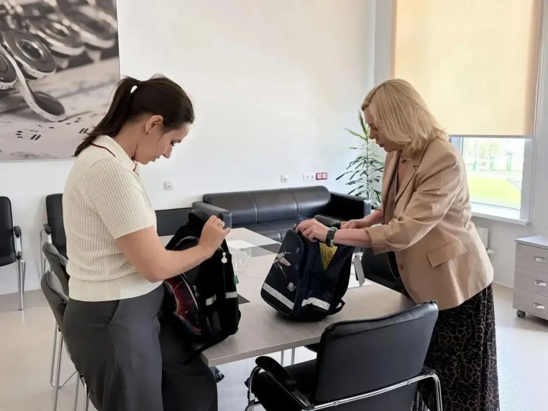 Ежегодно в преддверии учебного года депутаты Парламента Кузбасса помогают детям с особенностями здоровья, учащимся из многодетных семей и семей участников специальной военной операции подготовиться к школе Ежегодно в преддверии учебного года депутаты Парламента Кузбасса помогают детям с особенностями здоровья, учащимся из многодетных семей и семей участников специальной военной операции подготовиться к школе