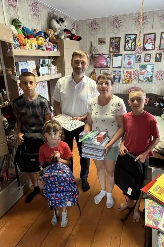 Ежегодно в преддверии учебного года депутаты Парламента Кузбасса помогают детям с особенностями здоровья, учащимся из многодетных семей и семей участников специальной военной операции подготовиться к школе Ежегодно в преддверии учебного года депутаты Парламента Кузбасса помогают детям с особенностями здоровья, учащимся из многодетных семей и семей участников специальной военной операции подготовиться к школе
