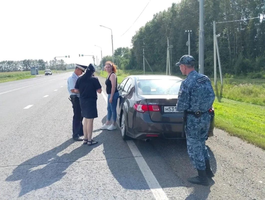 В Чебулинском муниципальном округе состоялся совместный рейд инспекторов Госавтоинспекции и сотрудников Федеральной службы судебных приставов В Чебулинском муниципальном округе состоялся совместный рейд инспекторов Госавтоинспекции и сотрудников Федеральной службы судебных приставов