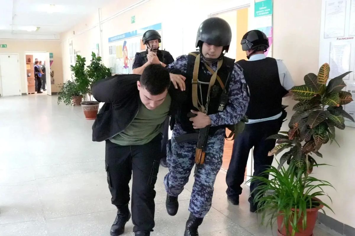 В школе №34 города Кемерово провели учения по антитеррористической безопасности В школе №34 города Кемерово провели учения по антитеррористической безопасности