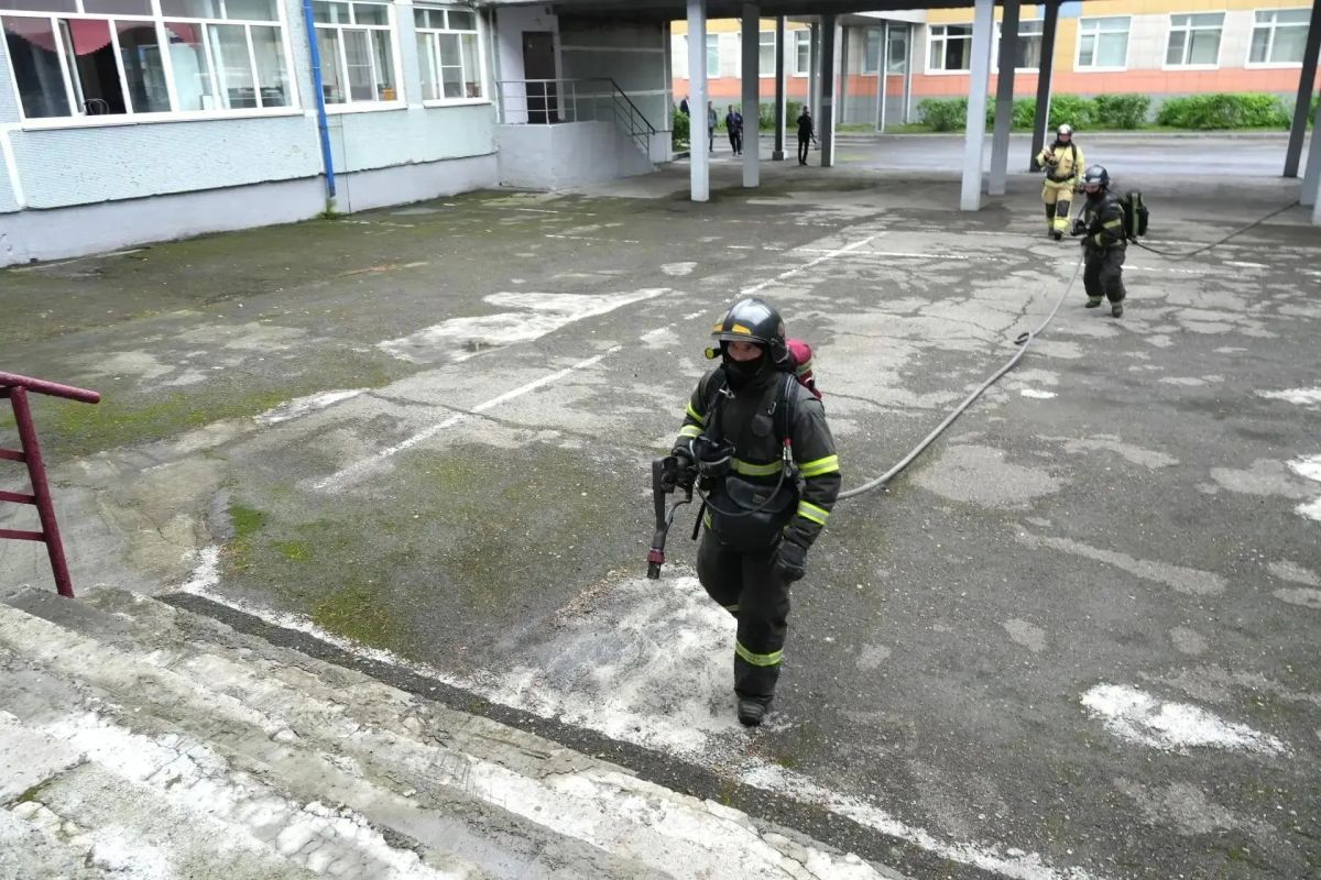 В школе №34 города Кемерово провели учения по антитеррористической безопасности В школе №34 города Кемерово провели учения по антитеррористической безопасности