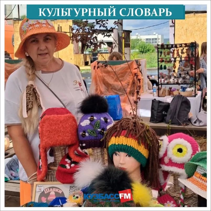 Знаете ли вы, что с помощью иглы и куска шерсти можно рисовать узоры на вязаных вещах, а также создавать уникальные игрушки?