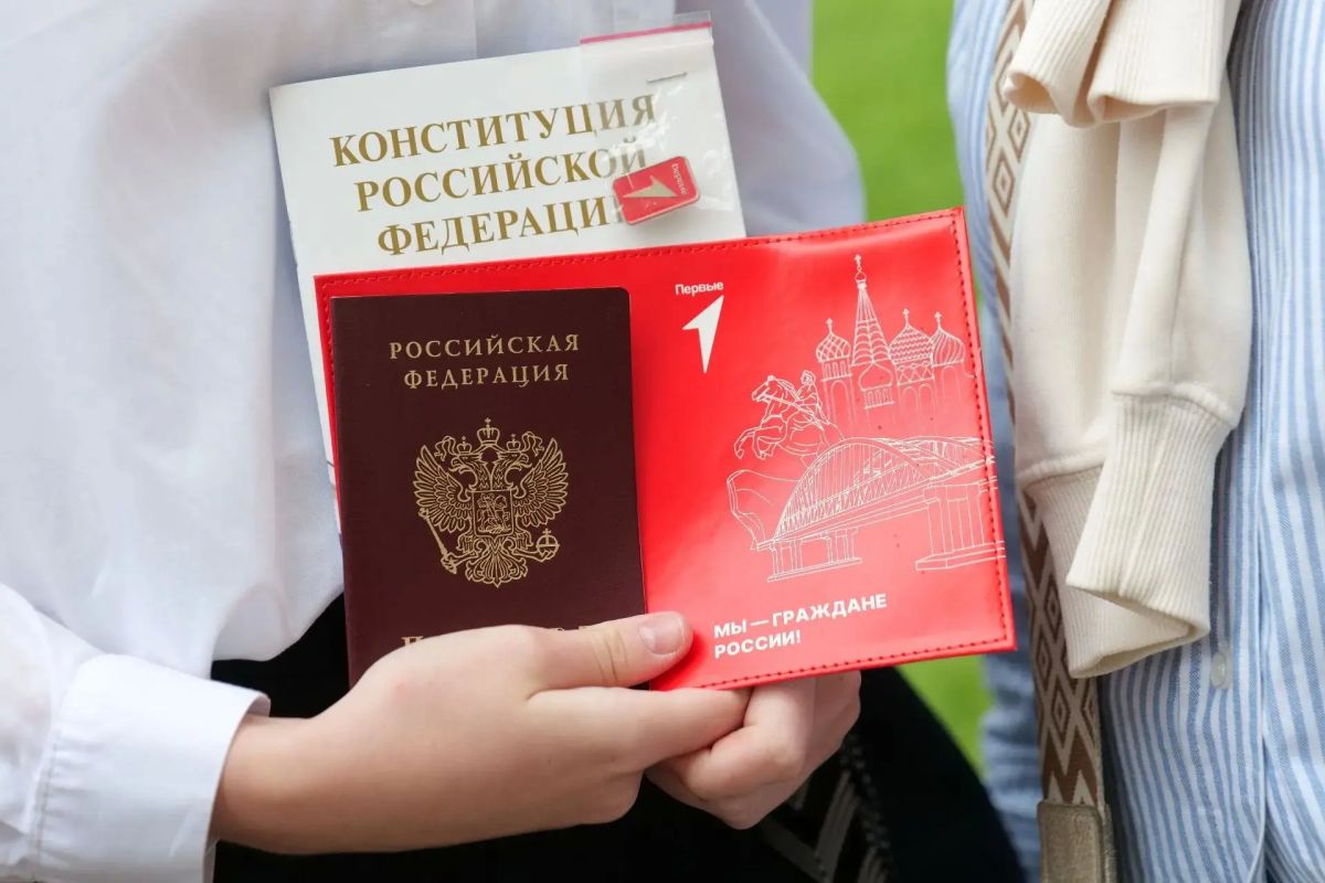 «Флаг державы — символ славы!»: в Кемерове прошла праздничная программа ко Дню Государственного флага России «Флаг державы — символ славы!»: в Кемерове прошла праздничная программа ко Дню Государственного флага России