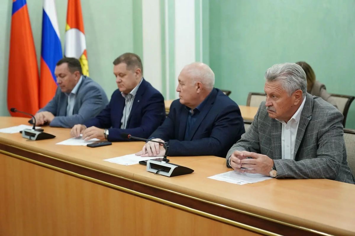 Дмитрий Анисимов: Встретился с главными врачами крупнейших медицинских учреждений города Кемерово Дмитрий Анисимов: Встретился с главными врачами крупнейших медицинских учреждений города Кемерово