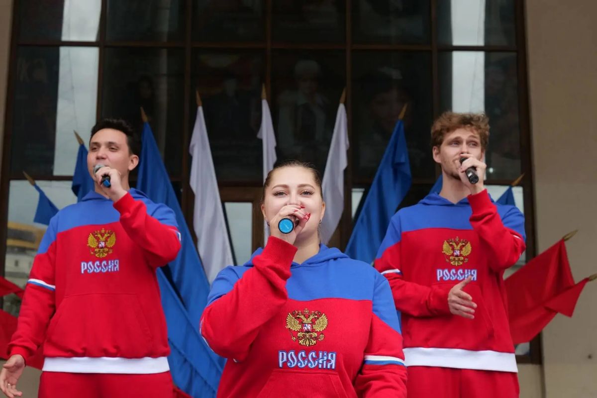 «Флаг державы — символ славы!»: в Кемерове прошла праздничная программа ко Дню Государственного флага России «Флаг державы — символ славы!»: в Кемерове прошла праздничная программа ко Дню Государственного флага России