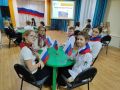 «Гордо реет флаг России!»: ребята Заводского района отметили День Государственного флага РФ интеллектуальным турниром