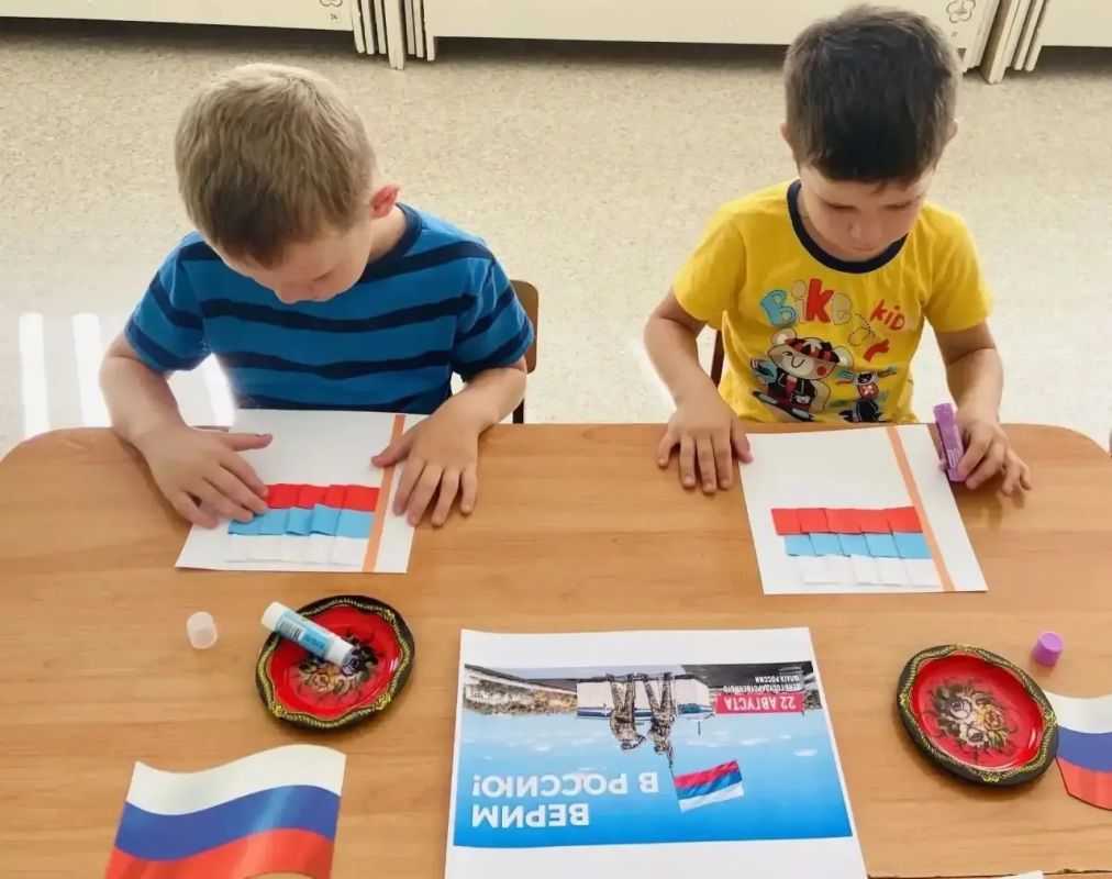 Илья Середюк: Ко Дню Государственного флага приурочили большую культурную и просветительскую программу для нашей молодежи Илья Середюк: Ко Дню Государственного флага приурочили большую культурную и просветительскую программу для нашей молодежи