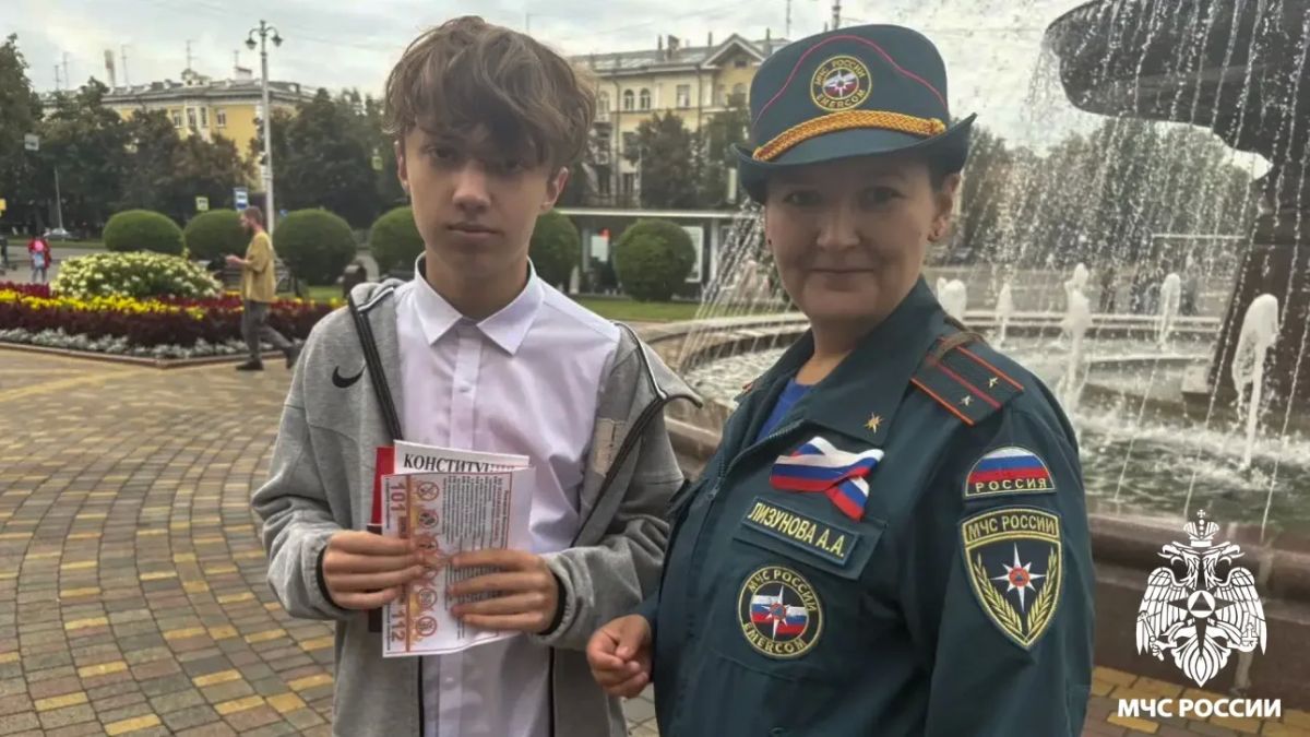 Триколор — символ долга, единства и верности своей стране Триколор — символ долга, единства и верности своей стране