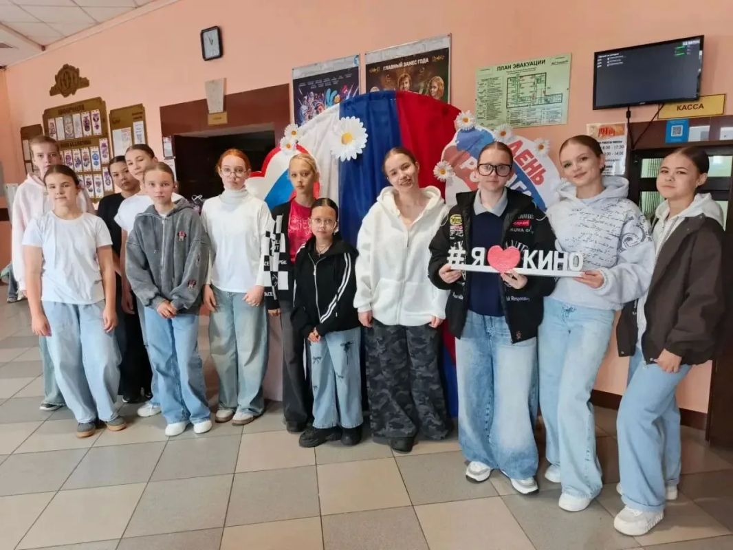 В Кузбассе прошла региональная киноакция «Символ России»! В Кузбассе прошла региональная киноакция «Символ России»!