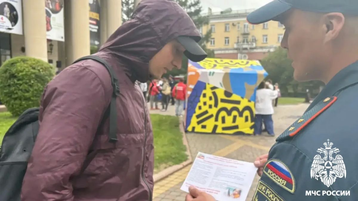 Триколор — символ долга, единства и верности своей стране Триколор — символ долга, единства и верности своей стране