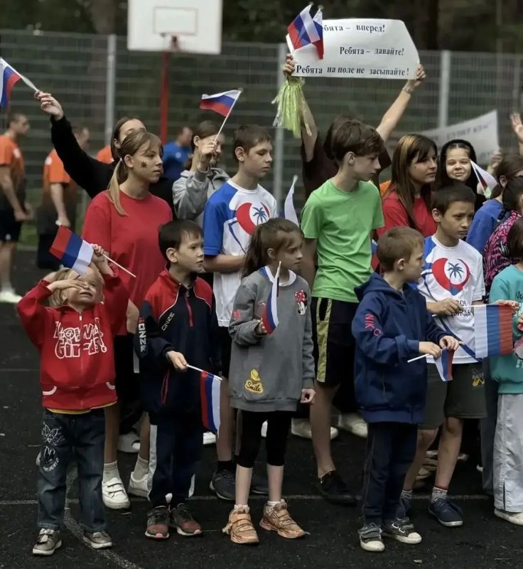 С Днем Государственного флага России! С Днем Государственного флага России!