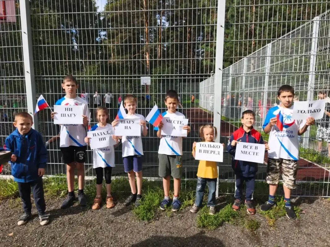 С Днем Государственного флага России! С Днем Государственного флага России!