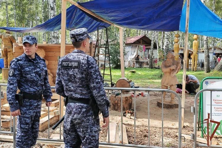 Росгвардейцы обеспечили безопасность участников массовых спортивных и культурных мероприятий в Сибири Росгвардейцы обеспечили безопасность участников массовых спортивных и культурных мероприятий в Сибири