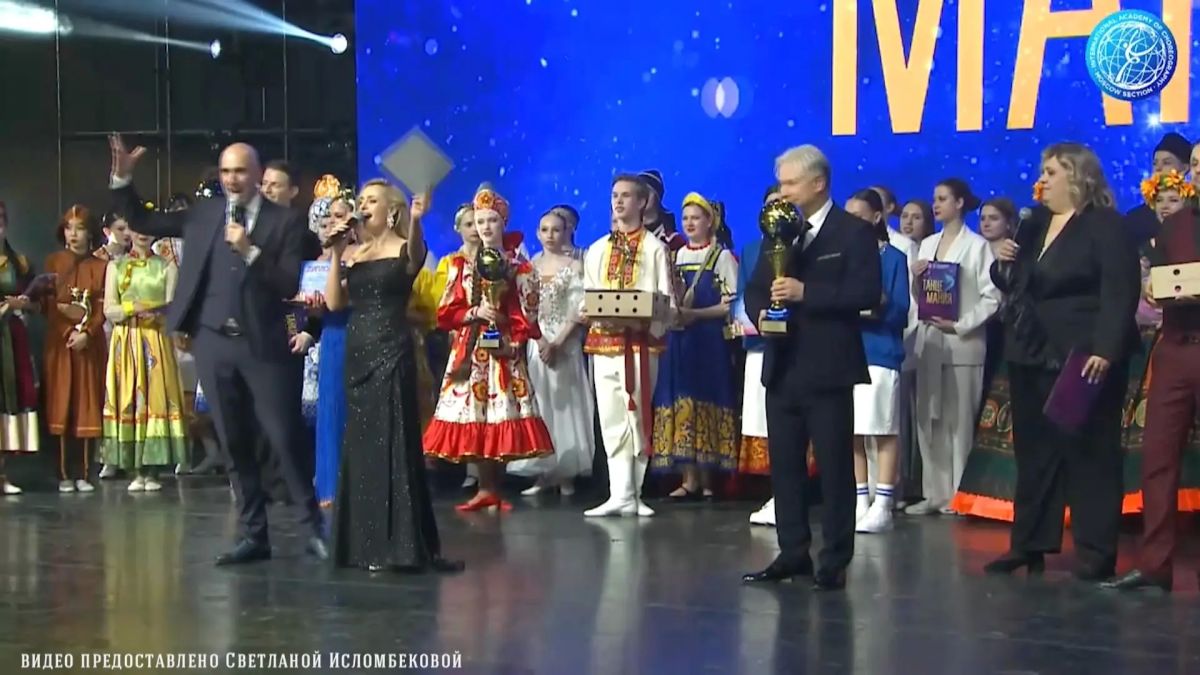 Они посвятили свою жизнь народному танцу, воспитали не одно поколение артистов и недавно вернулись из Москвы с очередной победой Они посвятили свою жизнь народному танцу, воспитали не одно поколение артистов и недавно вернулись из Москвы с очередной победой