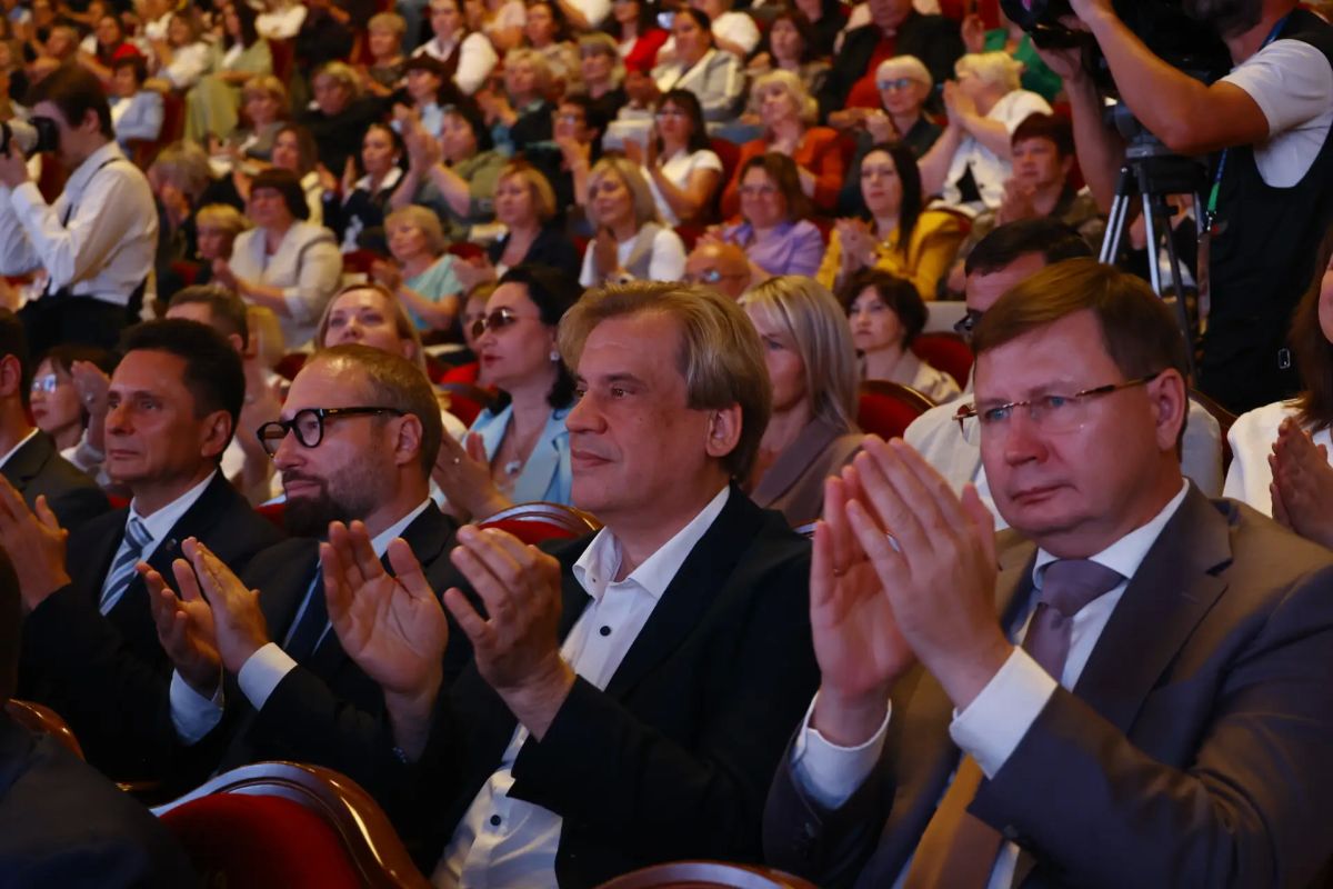 В преддверии нового учебного года в Кузбассе завершилась «Большая педагогическая неделя», приуроченная к 200-летию системы образования региона В преддверии нового учебного года в Кузбассе завершилась «Большая педагогическая неделя», приуроченная к 200-летию системы образования региона