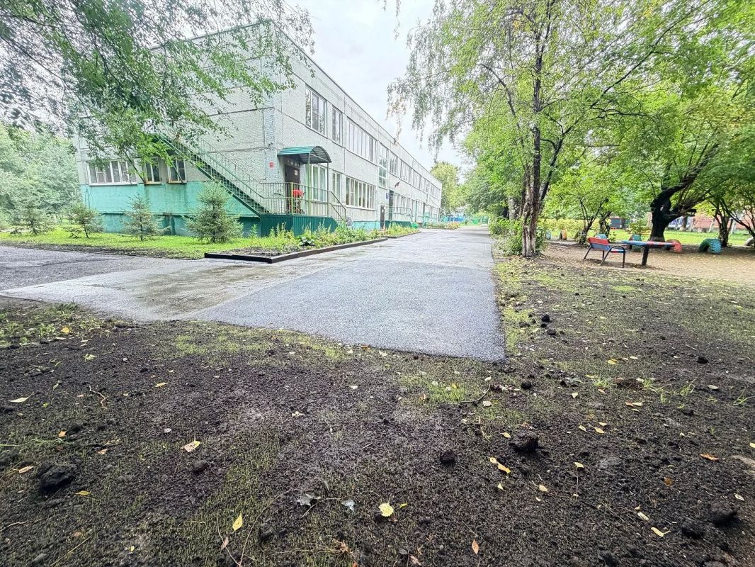 Безопасный путь к знаниям: СГК завершила благоустройство у кемеровских школ Безопасный путь к знаниям: СГК завершила благоустройство у кемеровских школ