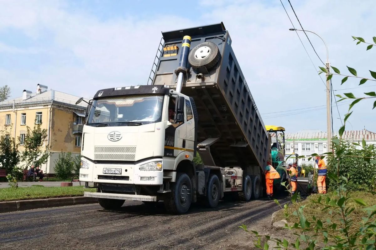 В Кемерове приступили к асфальтированию улицы Невьянской в поселке Предзаводском В Кемерове приступили к асфальтированию улицы Невьянской в поселке Предзаводском