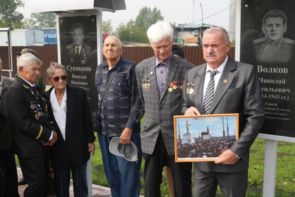 В канун Дня шахтёра в Рудничном районе города состоялась памятная церемония В канун Дня шахтёра в Рудничном районе города состоялась памятная церемония