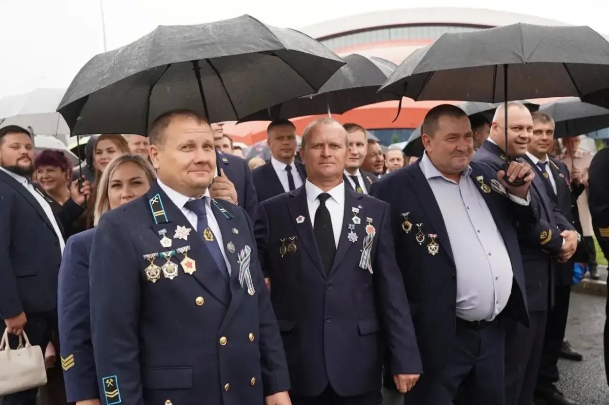 #деньшахтёра2026. Более четырех тысяч шахтеров приняли участие в параде на Московской площади в Кемерове #деньшахтёра2026. Более четырех тысяч шахтеров приняли участие в параде на Московской площади в Кемерове