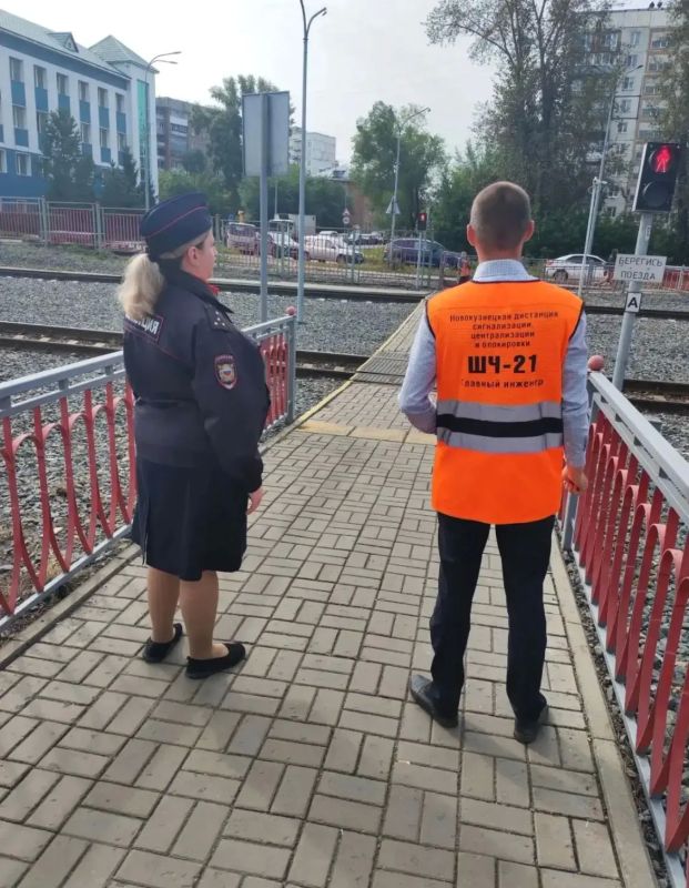 В Новокузнецке транспортные полицейские проверили безопасность железной дороги в рамках акции «Безопасный транспорт» В Новокузнецке транспортные полицейские проверили безопасность железной дороги в рамках акции «Безопасный транспорт»