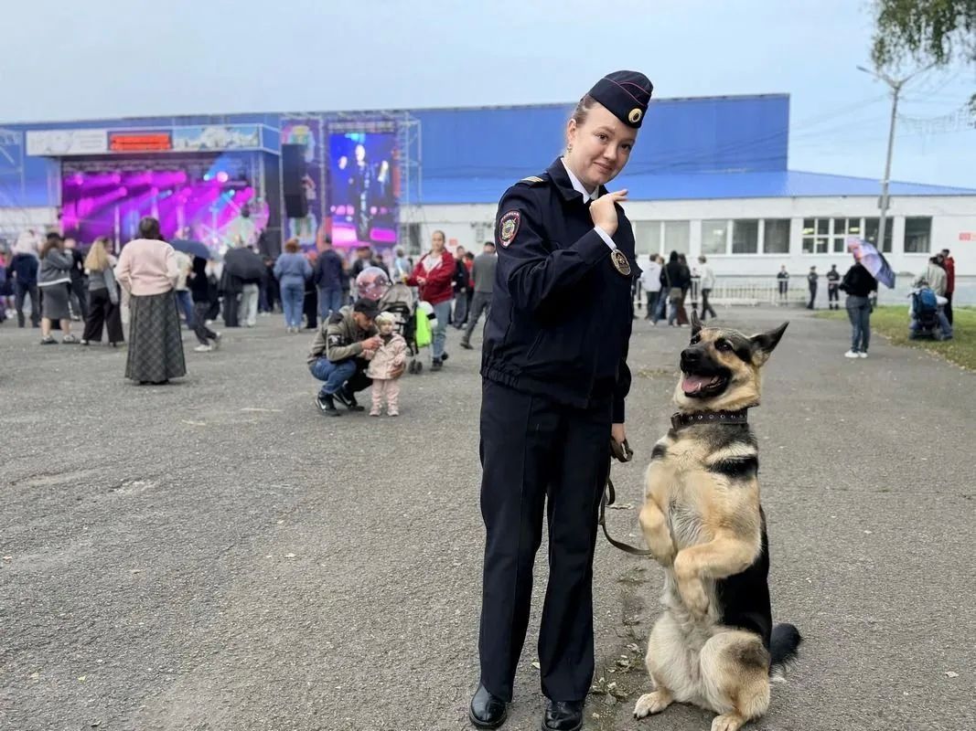 Кузбасские полицейские обеспечили безопасность во время празднования Дня шахтера Кузбасские полицейские обеспечили безопасность во время празднования Дня шахтера