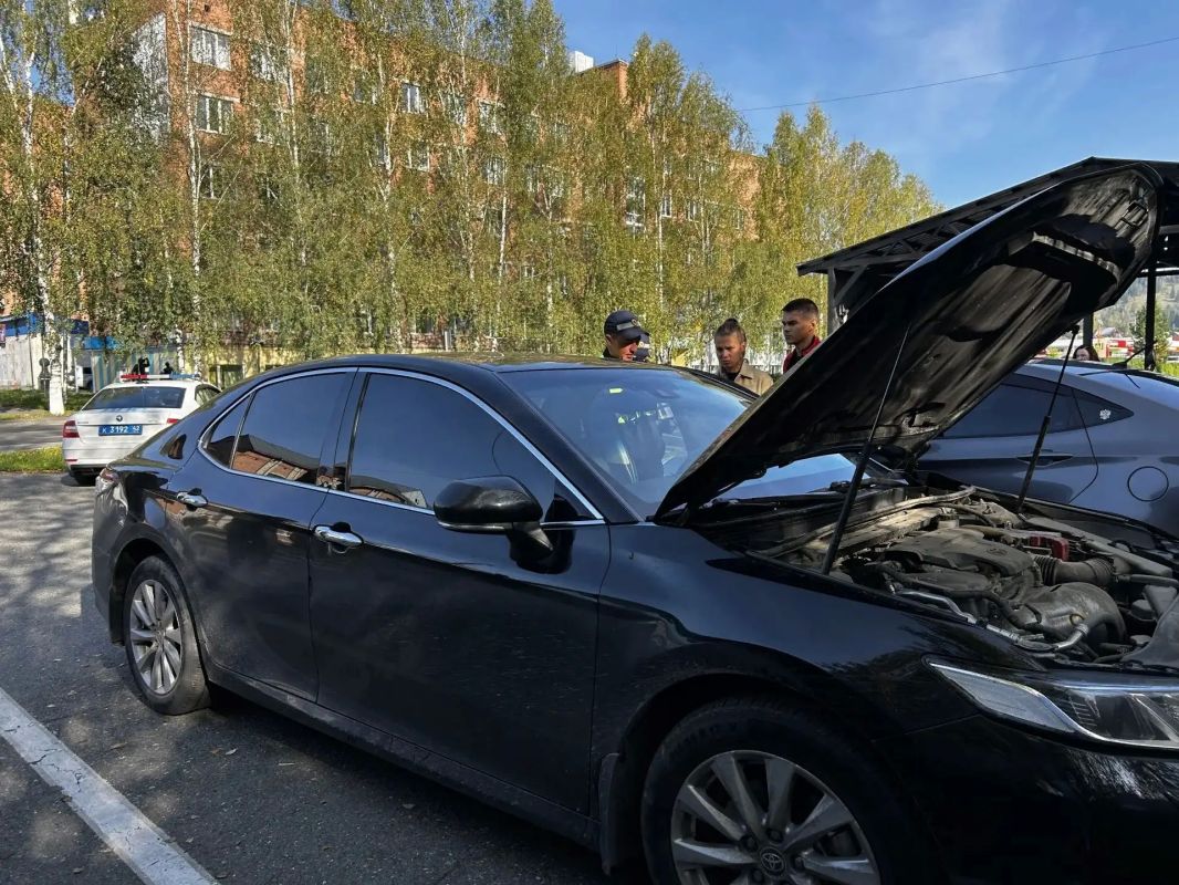 В Таштагольском муниципальном округе нарушитель приехал на тонированном автомобиле для постановки его на учет В Таштагольском муниципальном округе нарушитель приехал на тонированном автомобиле для постановки его на учет