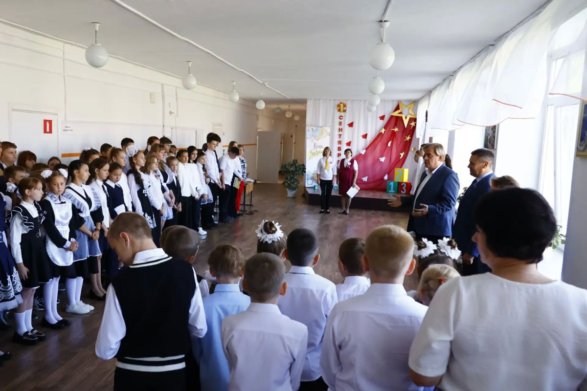 В учебных заведениях Кузбасса сегодня проходят торжественные линейки, посвященные Дню знаний и началу нового учебного года В учебных заведениях Кузбасса сегодня проходят торжественные линейки, посвященные Дню знаний и началу нового учебного года