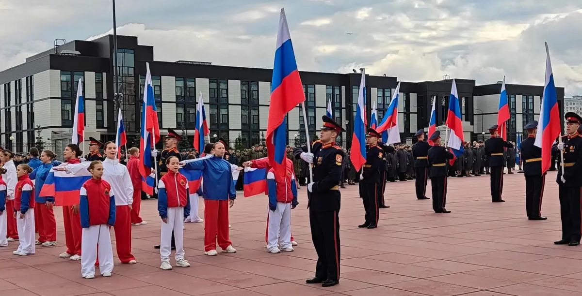 Офицеры СК России по Кузбассу приняли участие в торжественной линейке «Первого звонка» воспитанников губернаторских общеобразовательных учреждений Офицеры СК России по Кузбассу приняли участие в торжественной линейке «Первого звонка» воспитанников губернаторских общеобразовательных учреждений