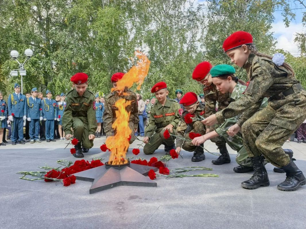 В День солидарности в борьбе с терроризмом в разных районах Новокузнецка прошли памятные акции, уроки мужества, классные часы и информационные встречи В День солидарности в борьбе с терроризмом в разных районах Новокузнецка прошли памятные акции, уроки мужества, классные часы и информационные встречи