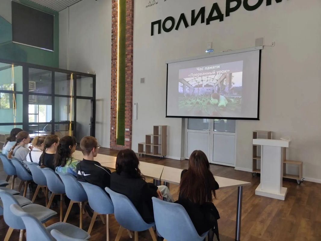 В Кузбассе транспортные полицейские провели открытый урок, посвященный Дню солидарности в борьбе с терроризмом В Кузбассе транспортные полицейские провели открытый урок, посвященный Дню солидарности в борьбе с терроризмом